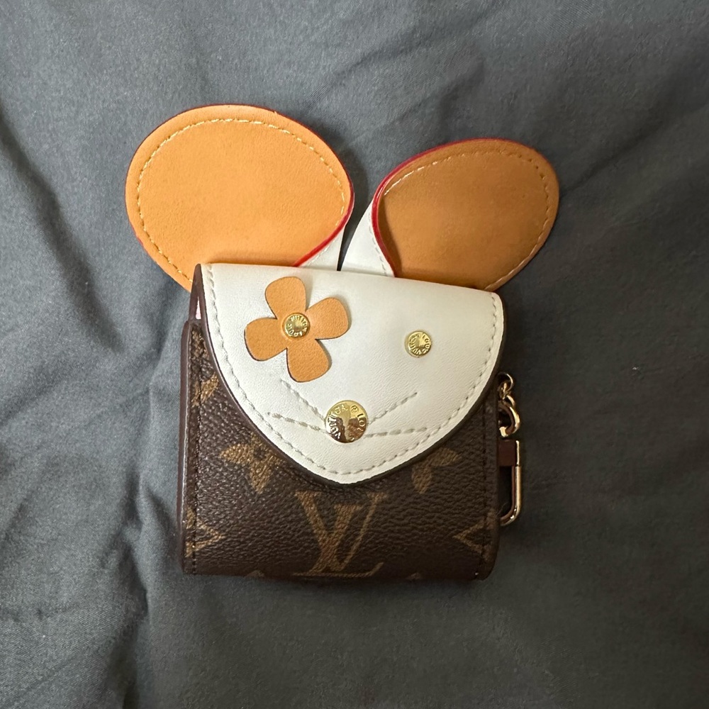 NWOT - LV Not Authentic Leather Keychain Air Pod Case (Mouse Style)